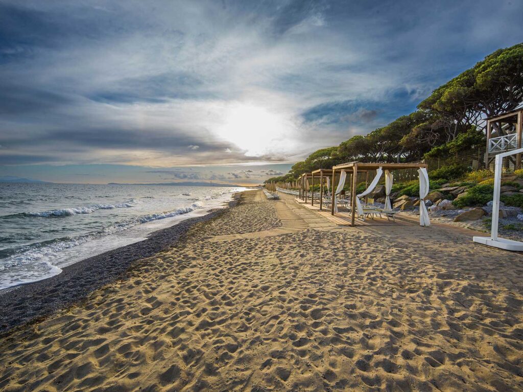 0121-spiaggia Spiaggia privata del The Sense Experience Resort