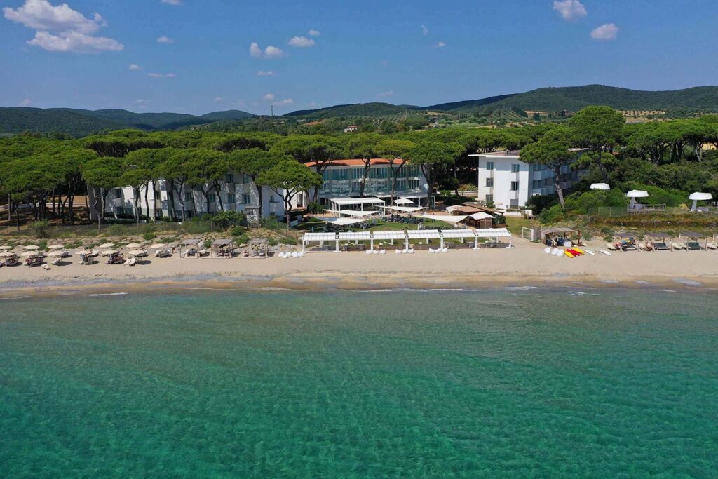 25-Mare-e-Resort Panoramica sul mare e sulla spiaggia privata del The Sense Experience Resort in Toscana