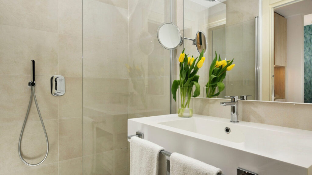 Camera-Deluxe-Double-Double