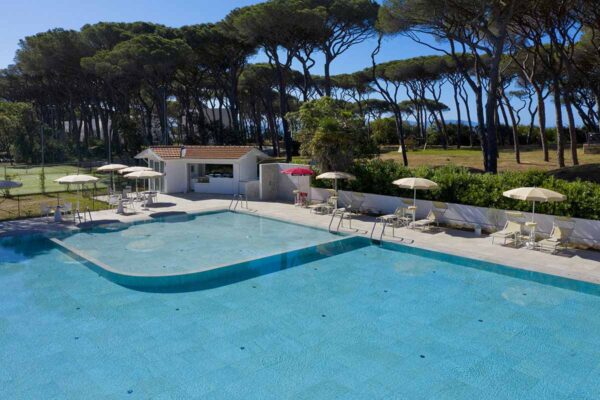 piscina-esterna-the-sense-resort-toscana